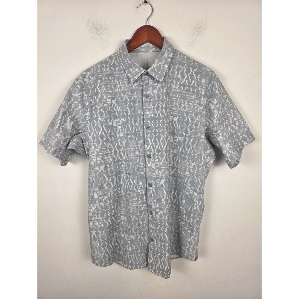 Lululemon Airing Easy Men Grey White Geometric Print Short Sleeve Button Shirt M